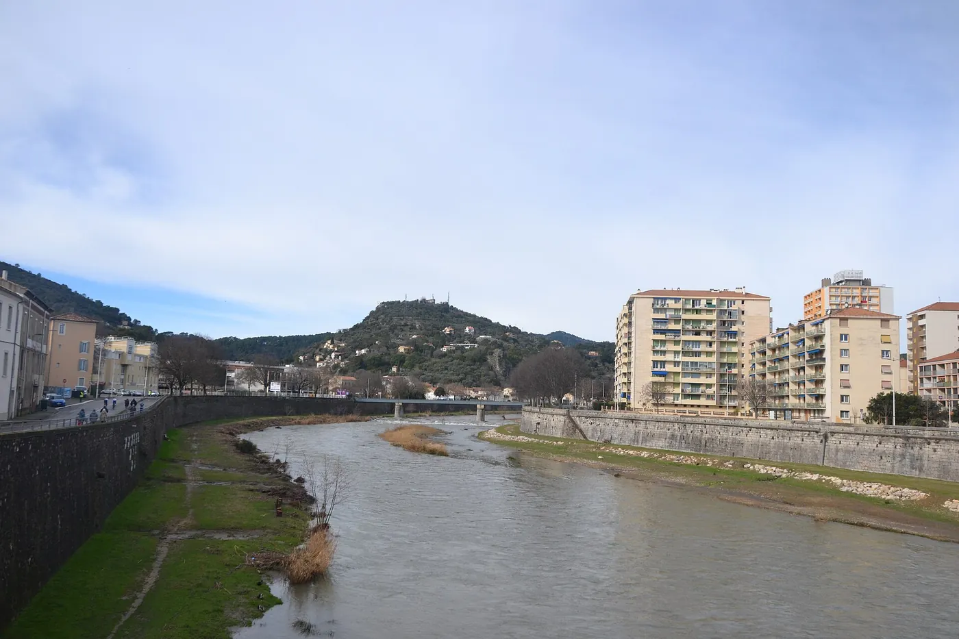 Alès : le Gardon et la colline de l'Ermitage