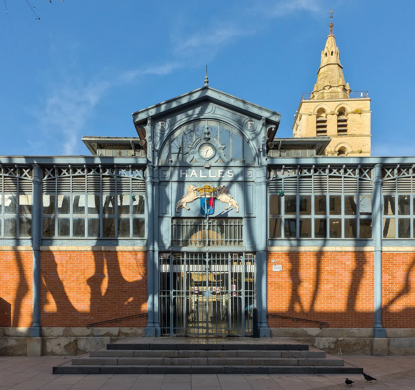 Lunel : le portail sud des Halles