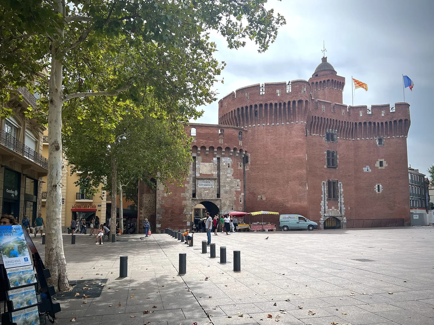 Perpignan : le Castillet, ancienne porte de la ville devenue son emblème